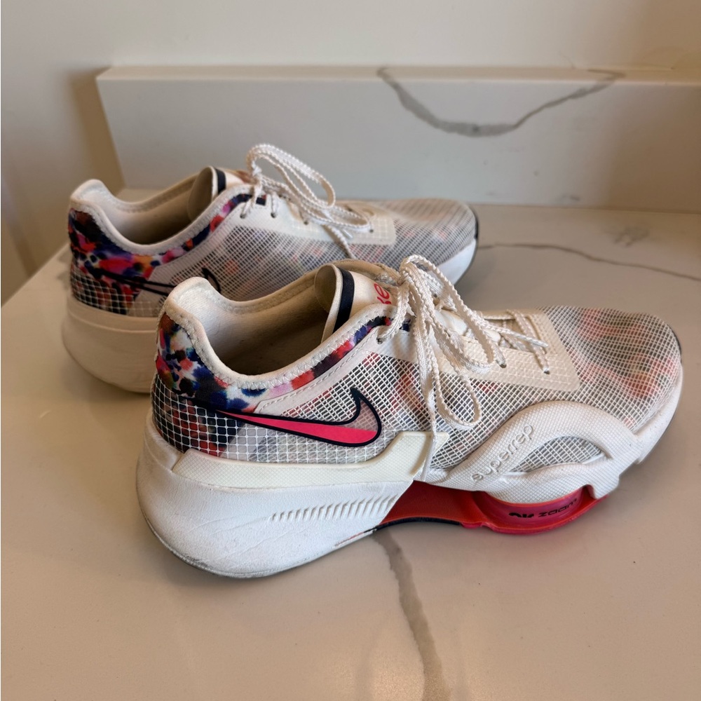 Nike White and hot pink running shoe
